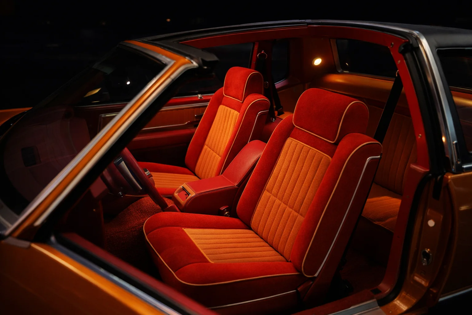 Интерьер Pontiac Grand Prix 1979: кожаный салон, электростёкла и кондиционер для ретро‑поездки