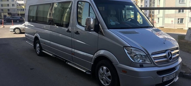Mercedes-Benz Sprinter VIP серебристого цвета