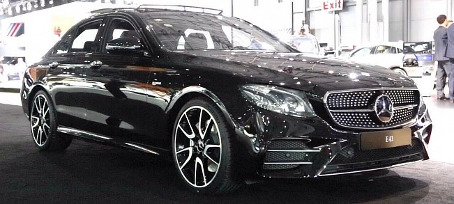 Mercedes-Benz E-Class W213 с водителем
