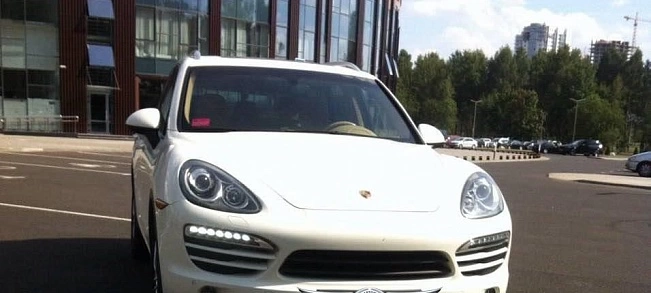 Автомобиль Porsche Cayenne