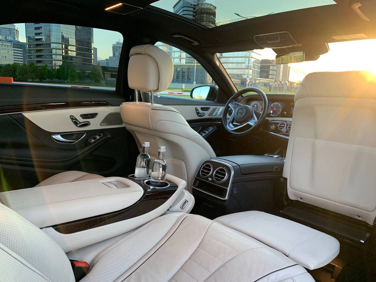 Интерьер VIP-Mercedes для аренды с водителем в Минске