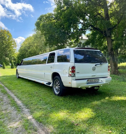 Cadillac Escalade Белого цвета
